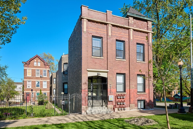 Primary Photo - 2127 S Marshall Blvd