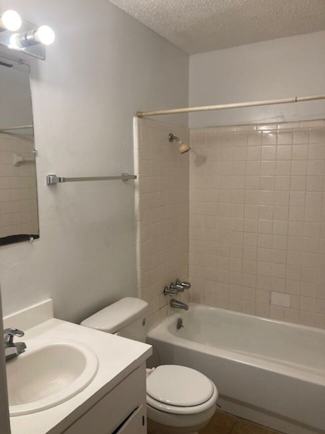 Building Photo - Orange Grove 4 Bedroom