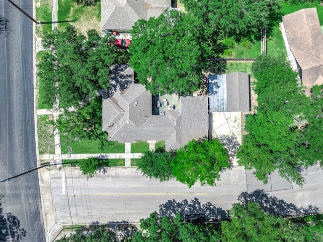Building Photo - 611 N Pruett St