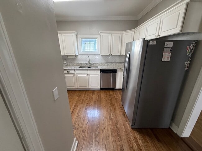 Building Photo - Adorable East Nashville Cottage just a hal...