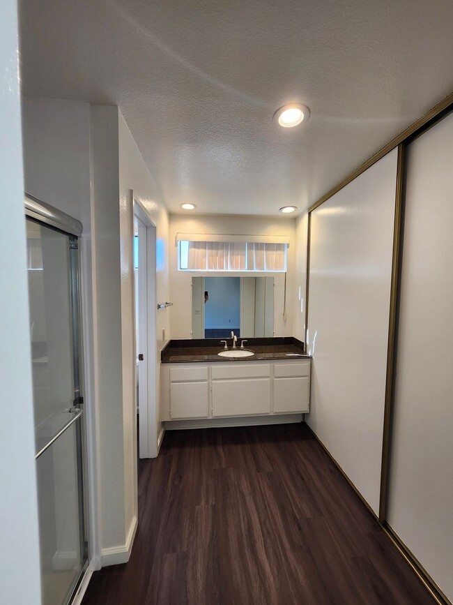Building Photo - Beautiful 2-Bedroom Condo in Phillips Ranch