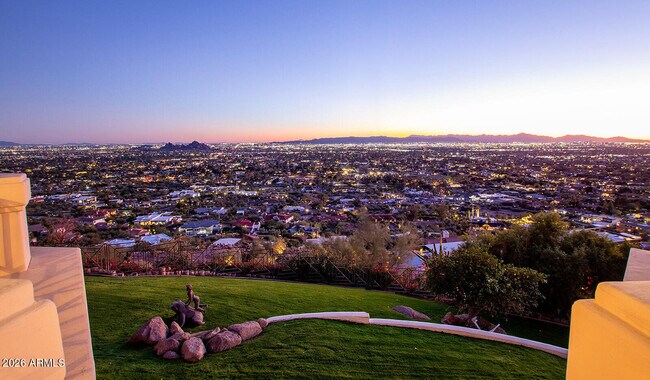 Building Photo - 5400 E Valle Vista Rd