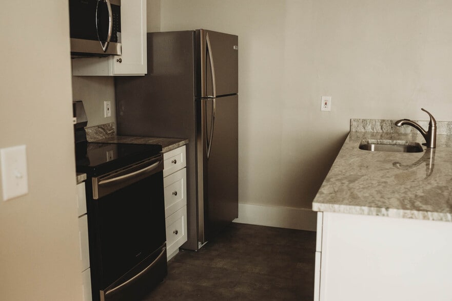 Stainless steel appliances - 529 E Washington St