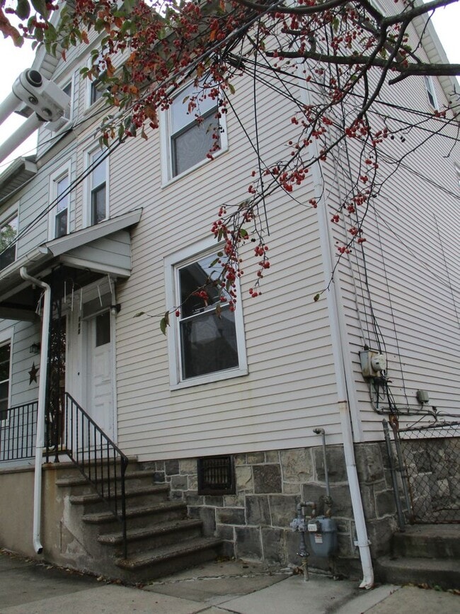 Building Photo - Completely remodeled, spacious Twin Attached home with private backyard - $2,100