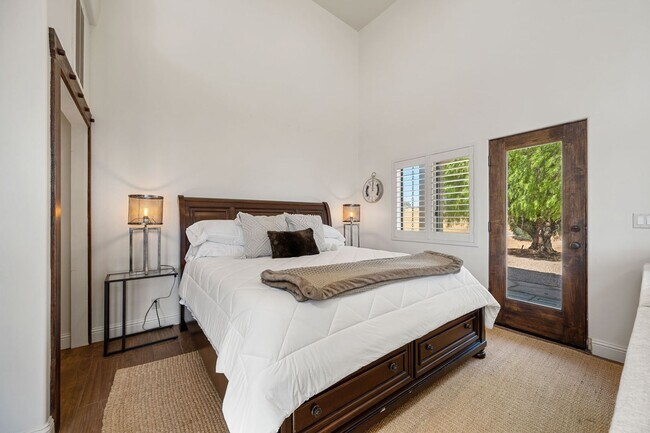 Building Photo - AVAILABLE NOW - Furnished Luxury Wine Coun...