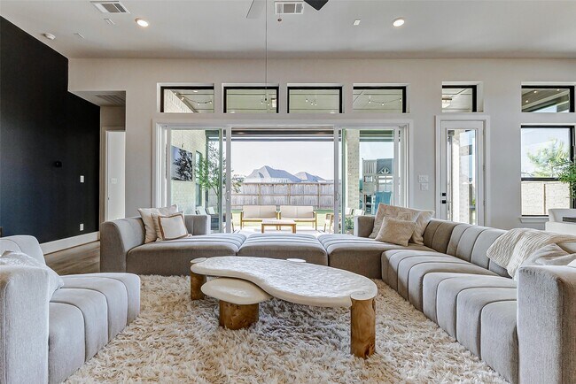 Building Photo - 7606 Redwoods Frst Dr