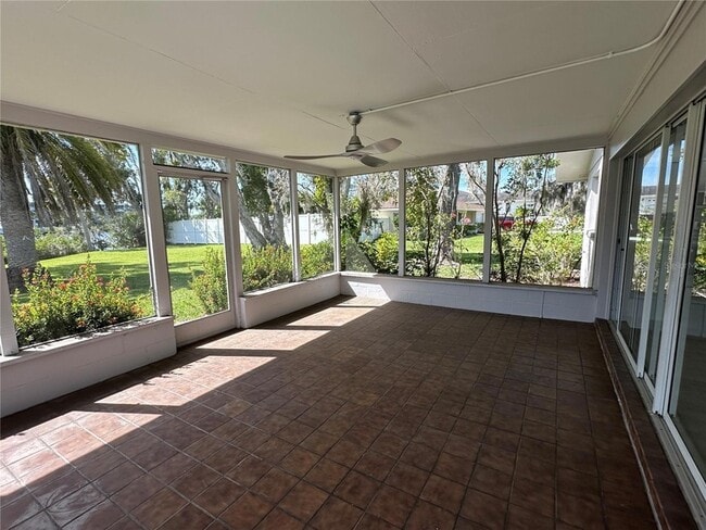 Building Photo - 812 Bayview Dr