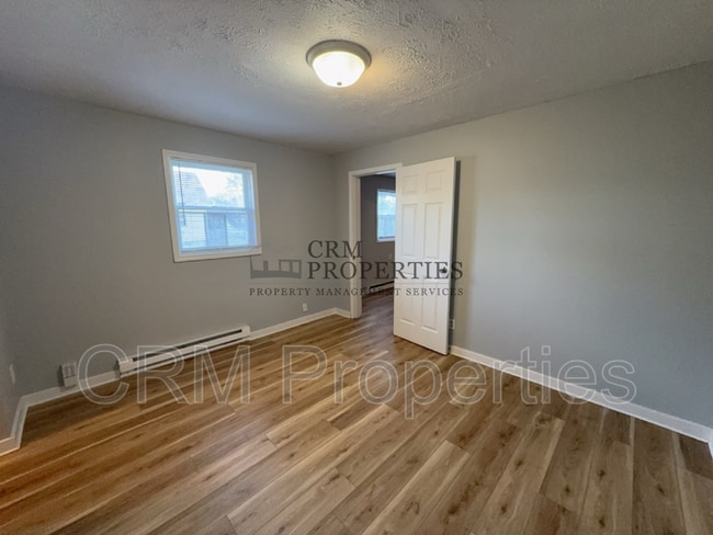 Building Photo - 1528 E Gimber St