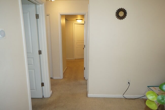 Building Photo - Beautiful Beaverton Townhouse