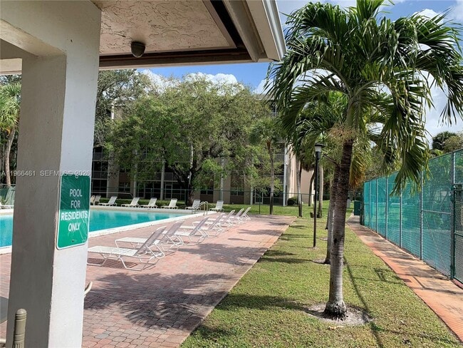 Building Photo - 1075 Riverside Dr