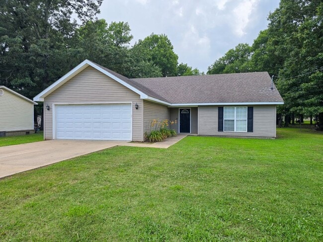 Building Photo - 203 N Bernis St