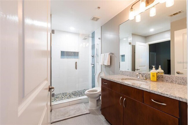 Building Photo - 777 N Ashley Dr