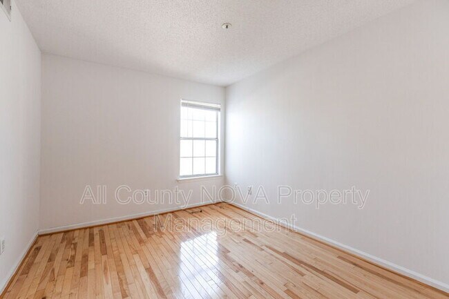 Building Photo - 14069 Vista Dr