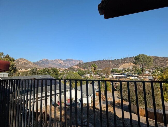 Building Photo - 9738 Lakeview Rd