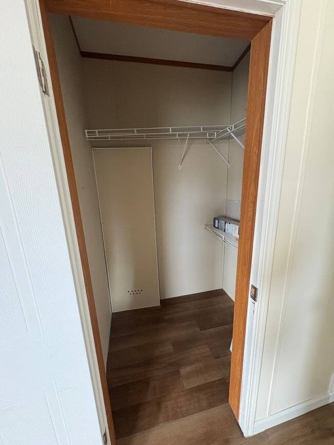 Building Photo - 4 bedroom