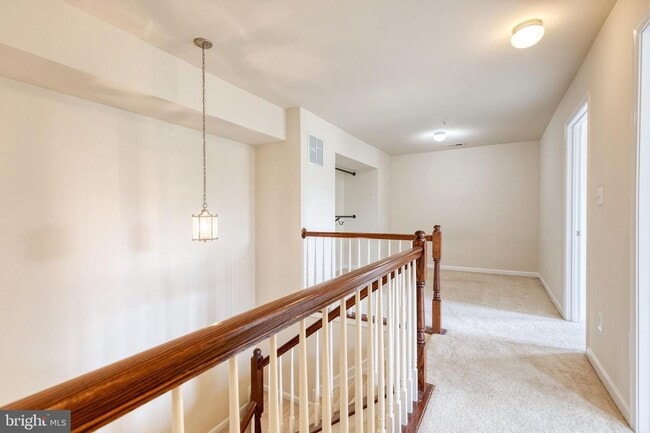 Building Photo - Welcome to Observation Drive! This lovely 3bd 2.5bth home is ready and waiting for you.