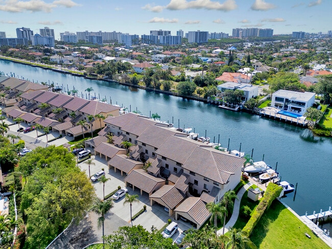 Building Photo - 210 Captains Walk