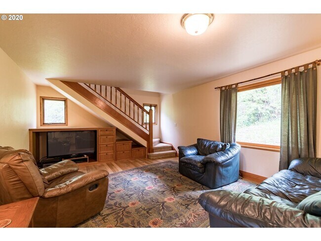 Building Photo - New Price! Custom Home