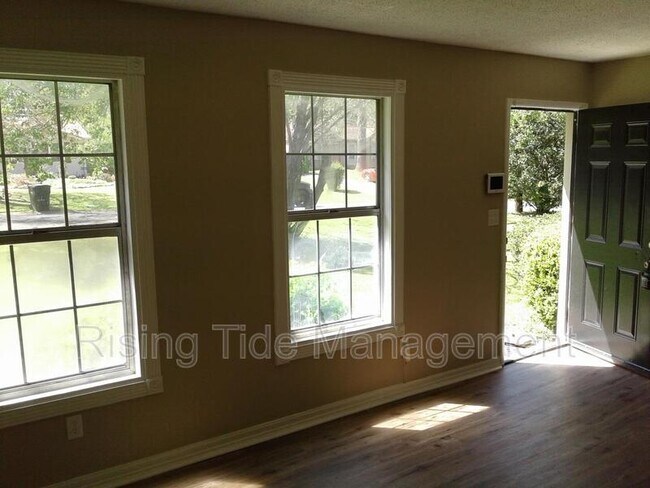 Building Photo - 6109 Shady Ln