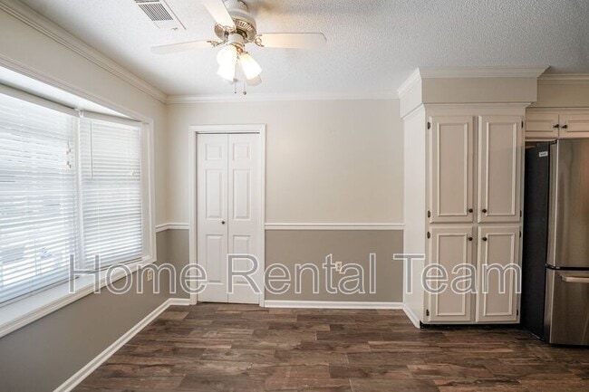 Building Photo - 803 Kings Rd