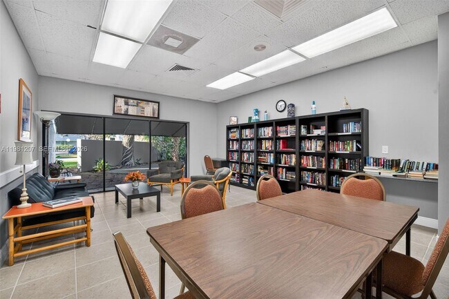 Building Photo - 9091 Lime Bay Blvd