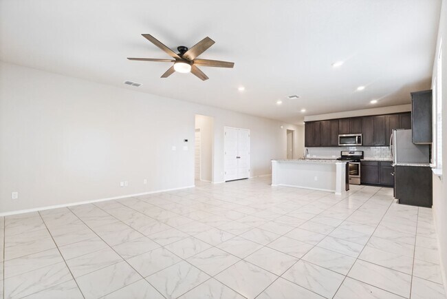 Building Photo - A rare true dual-suite floorplan in Alamo Ranch — two private en-suite bedrooms, single-story liv...