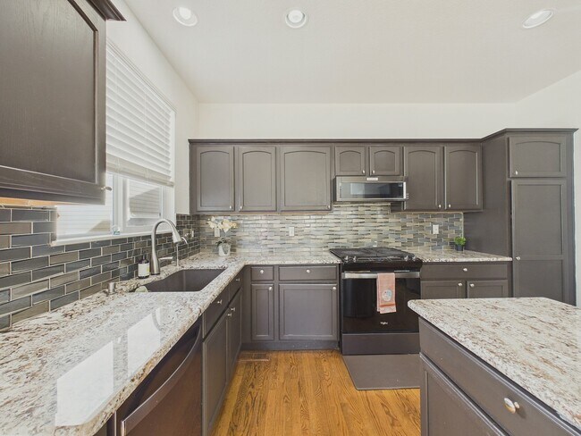 Building Photo - 2899 Woodbriar Dr