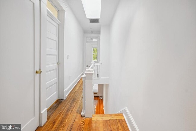 Building Photo - 1411 King St