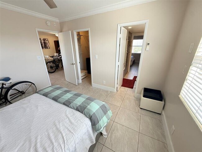 Building Photo - 3201 NE 14th Street Causeway