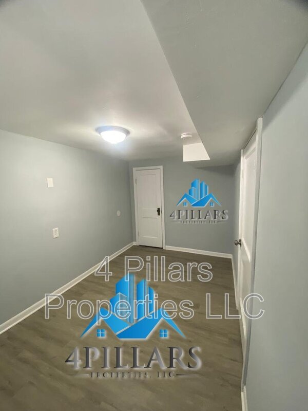 Building Photo - 5007 Magoun Ave