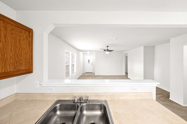 Building Photo - Charming 4-Bedroom Sanctuary - Spacious Living Awaits