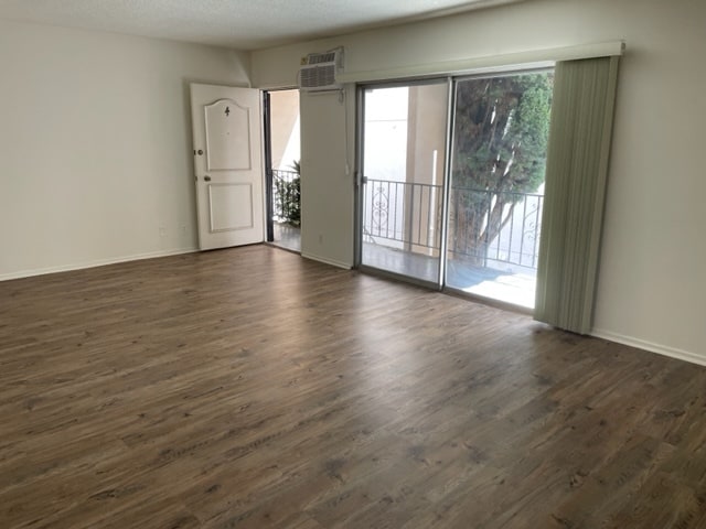 Building Photo - 1852 Kelton Ave