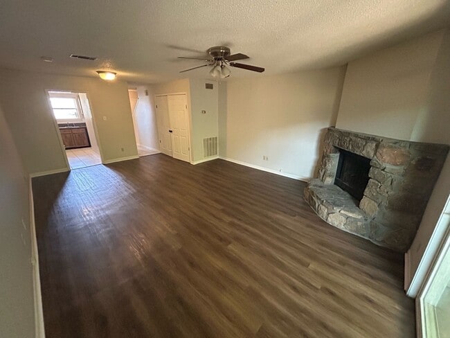 Building Photo - 42 Edgehill Cove