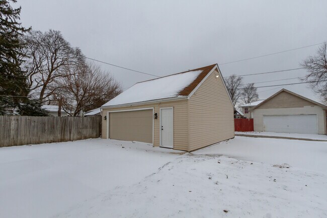 Building Photo - 129 W Stimmel St