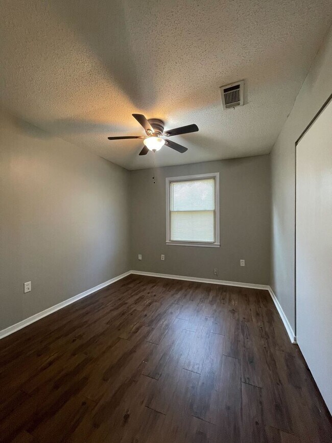 Building Photo - 1133 Beechdale Rd