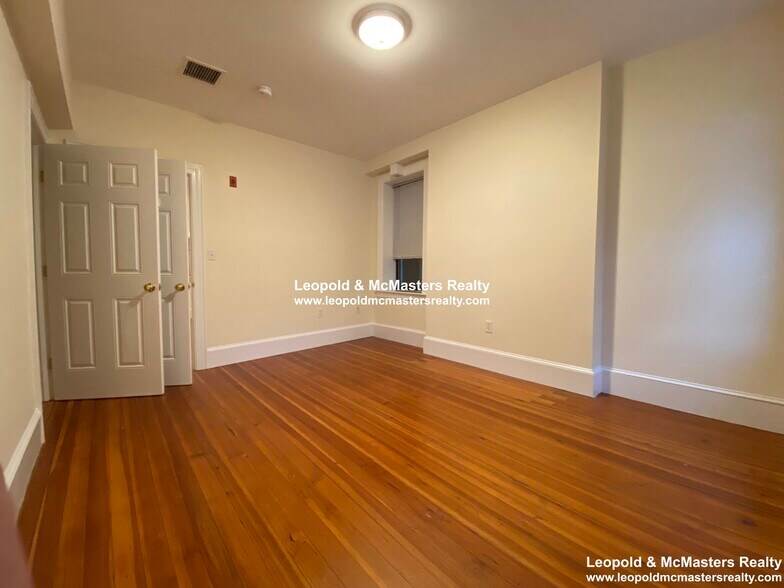 Building Photo - 878 Massachusetts Ave