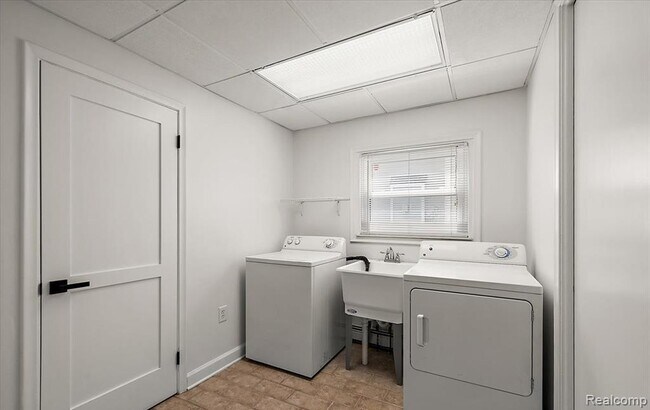 Building Photo - 37697 Mast Ct