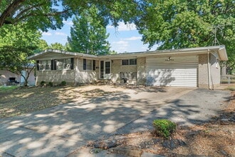 Building Photo - 2220 Argo Dr