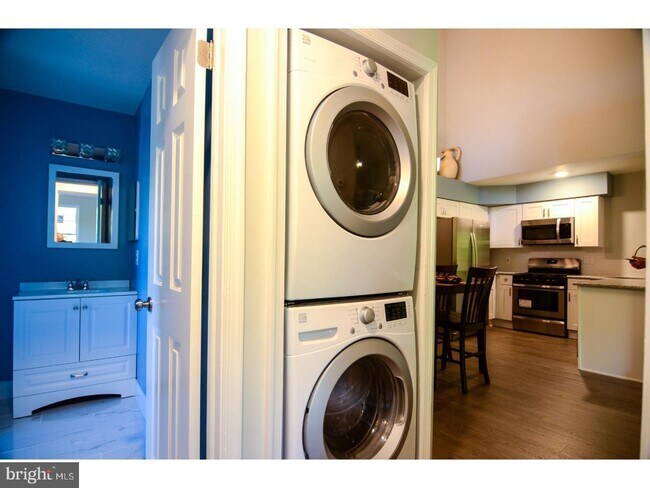 Building Photo - 1094 Tristram Cir