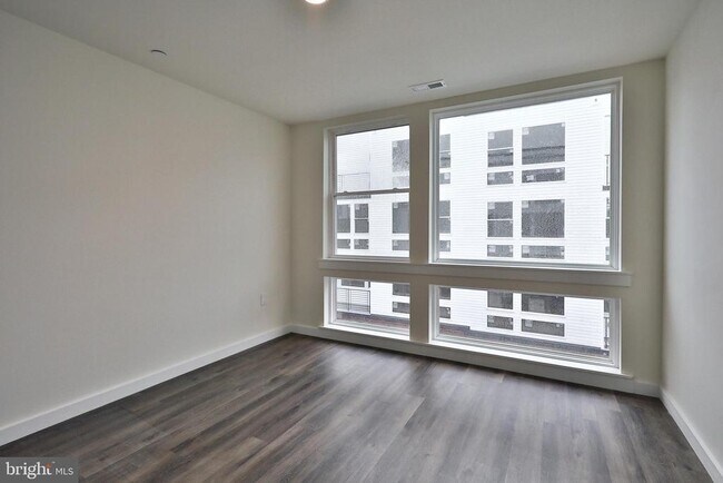 Building Photo - 1500 N Randolph St