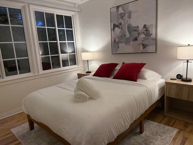 Building Photo - 6656–6670 W 86th Pl Los Angeles, CA 90045