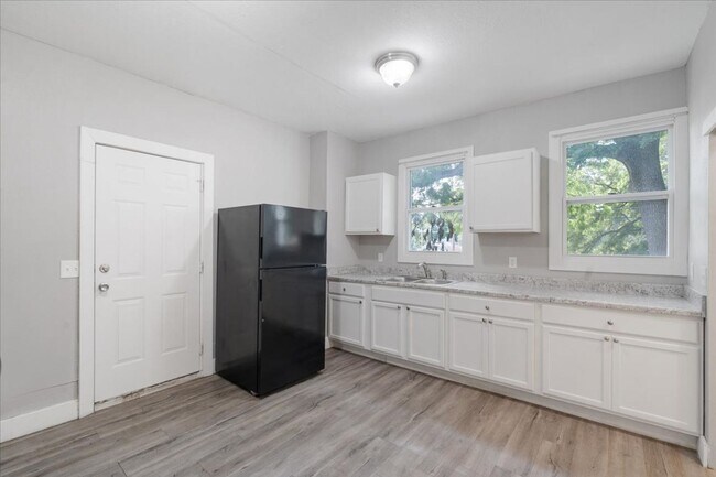 Building Photo - 1218 Brown St