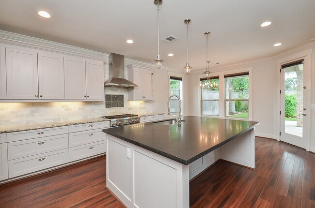 Building Photo - 5413 De Milo Dr