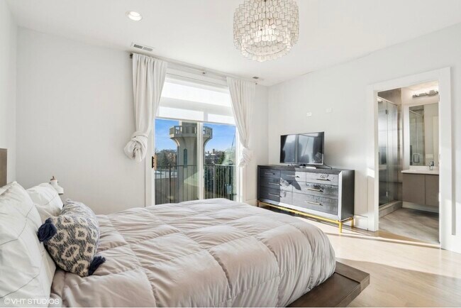 Building Photo - 1209 E 46th St