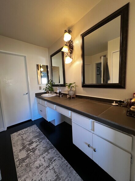Building Photo - 25671 Le Parc