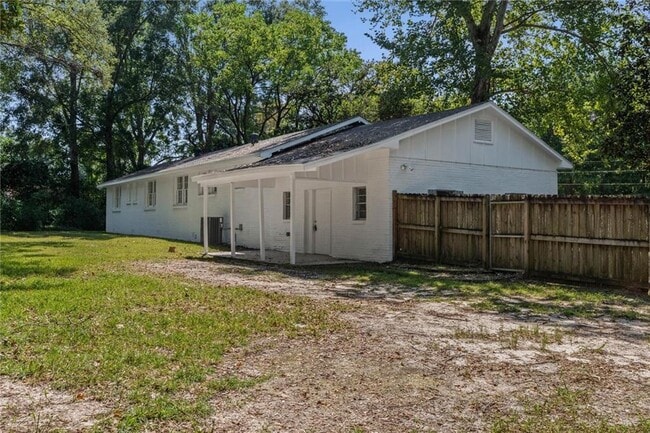 Building Photo - 12925 Bonnievale Dr N