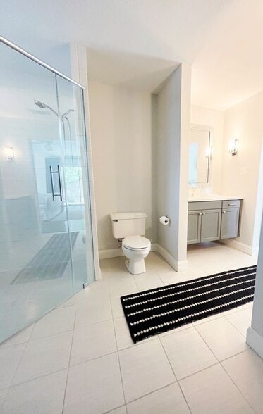 Building Photo - 14042 Oakhill Way