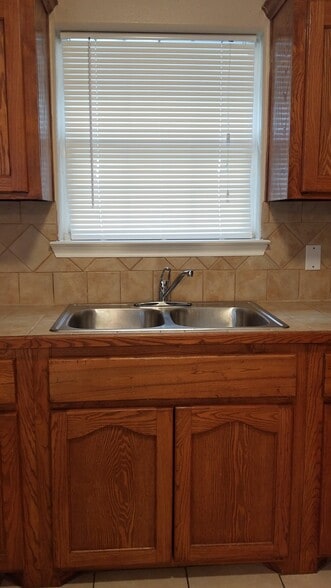 Building Photo - 3706 Wyndham Ave