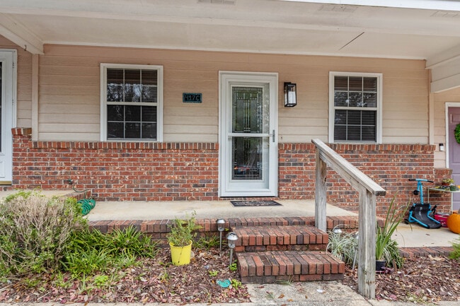 Building Photo - 417 Williams St