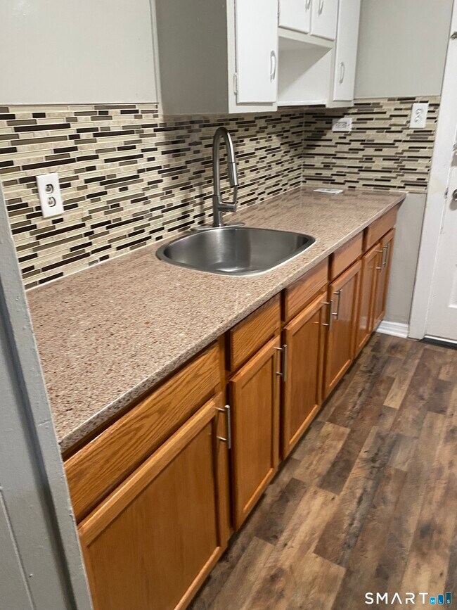 Building Photo - 57 Vine St